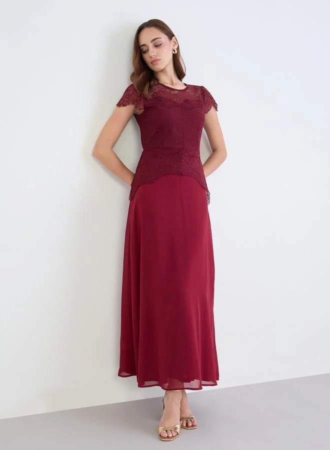 ستايلي فستان طويل بأكمام قصيرة ودانتيل