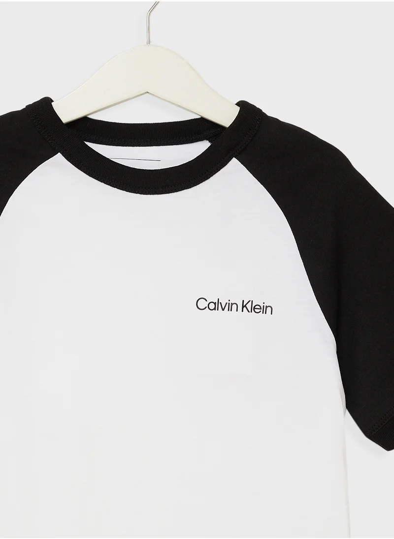 كالفن كلاين جينز Kids Essential Logo T-Shirt