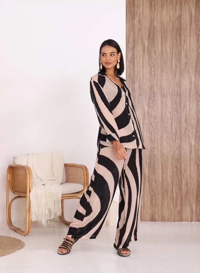 ذاتس ماي جال قميص مجموعة Co Ord مطبوع تجريدي