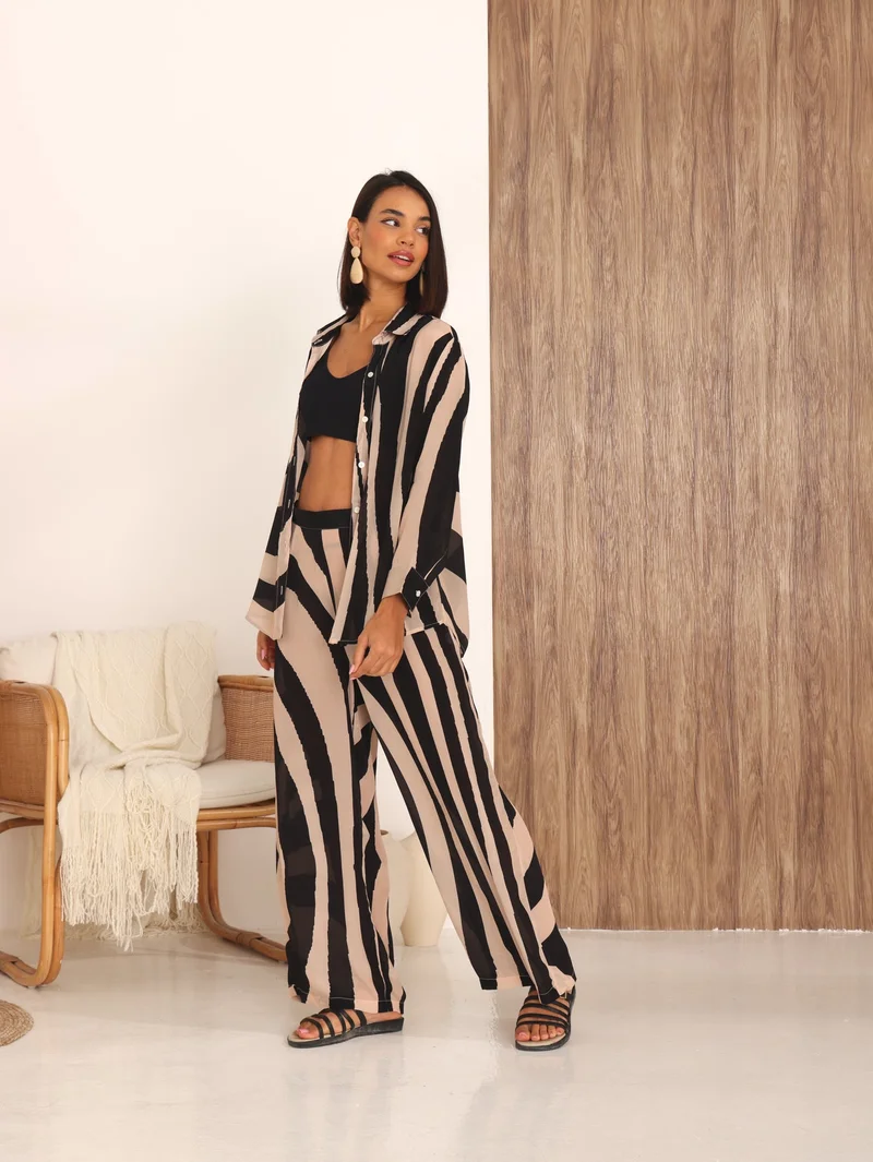 ذاتس ماي جال قميص أسود خفيف بتصميم تجريدي