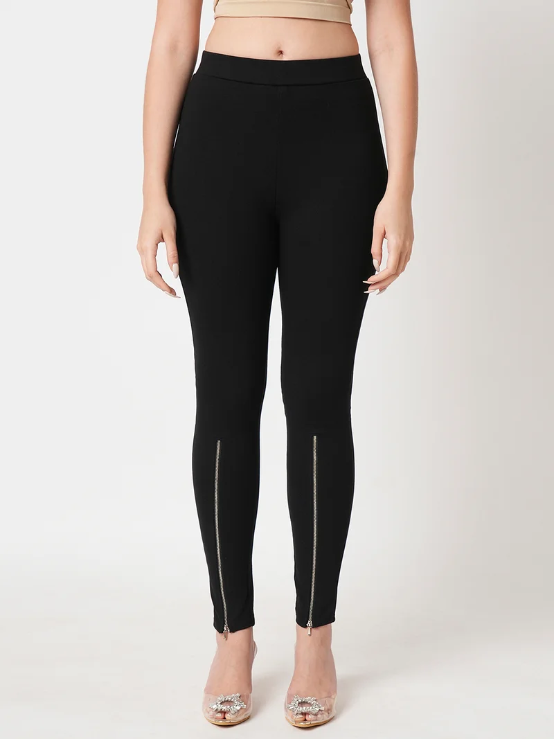 جلو باص جلوبس تريجينجز نسائي بقصة ضيقة قابلة للتمدد وتفاصيل سحاب