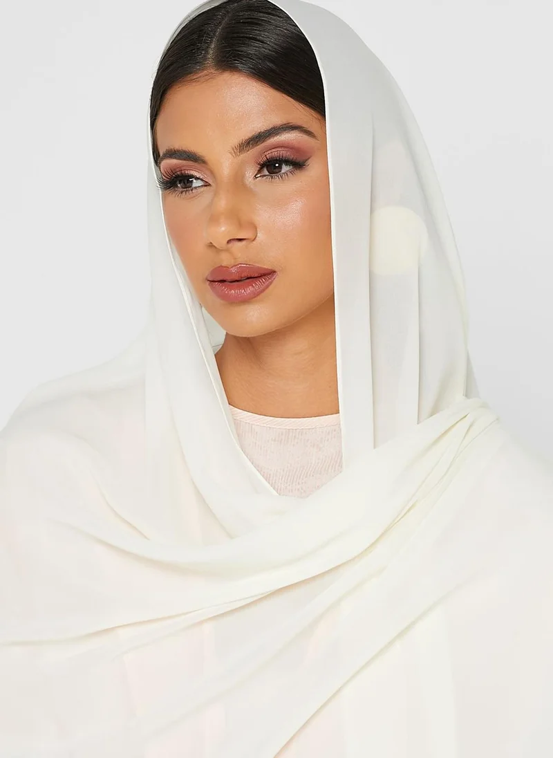 أزاليا عباية بتصميم مفتوح