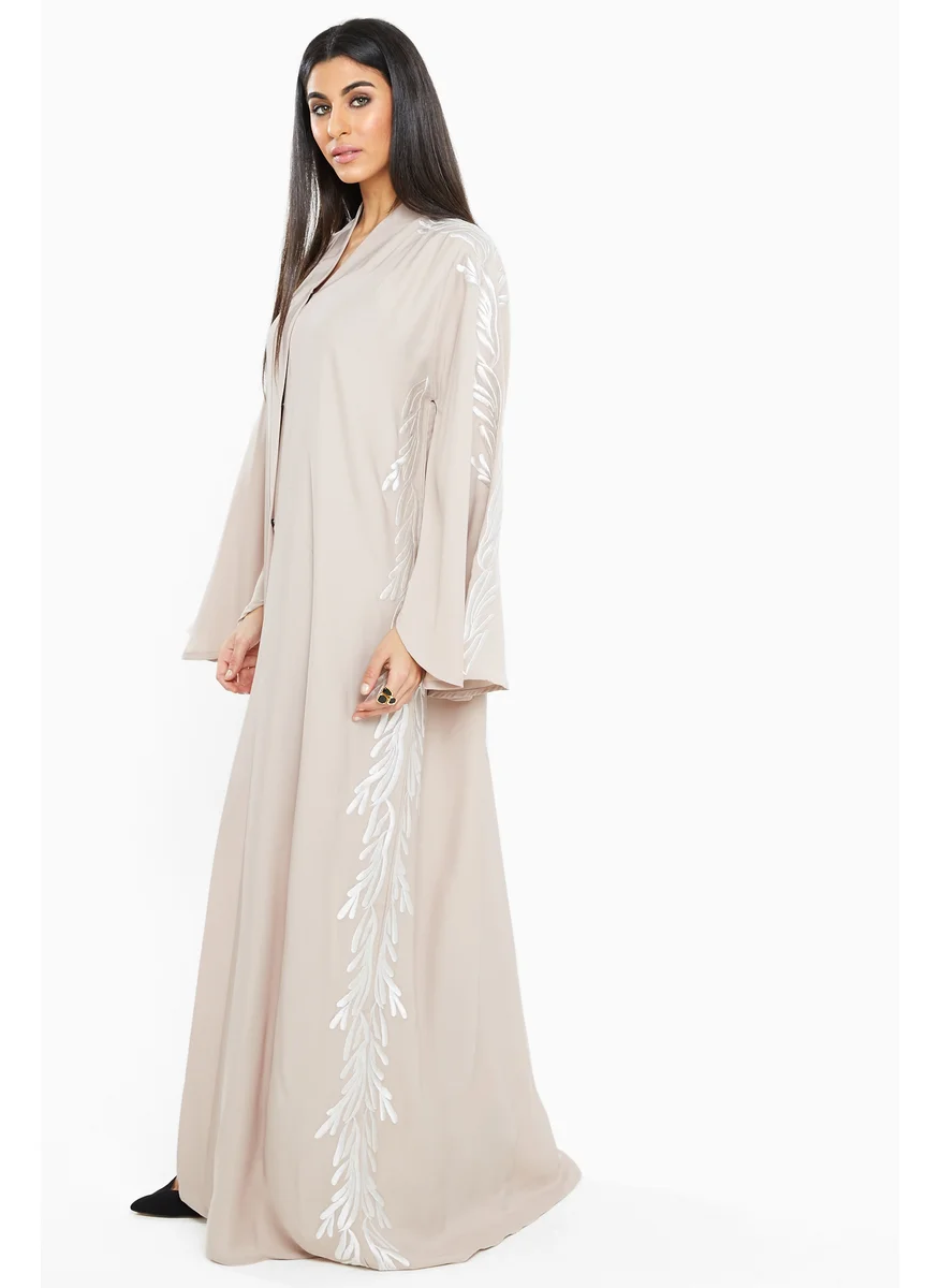 النخبة Rich silver leafy embroidery Abaya-SB177A