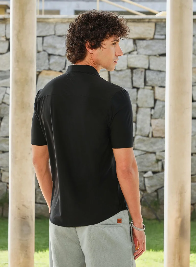 Campus Sutra Men's Obsidian Black Seamless Solid Shirt