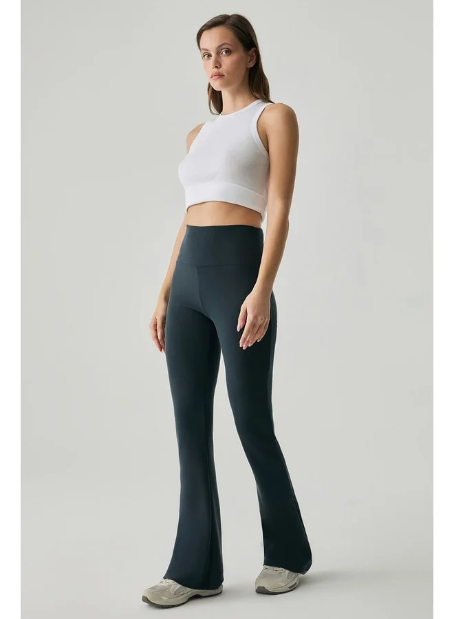 Penye Mood High-waisted Spanish cuff modal pants.