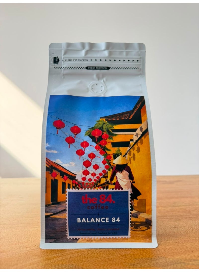 The 84 Coffee Balance 84، مزيج قهوة فيتنامية  روبوستا و أرابيكا حبوب كاملة، تحميص متوسط داكن، 500 جم