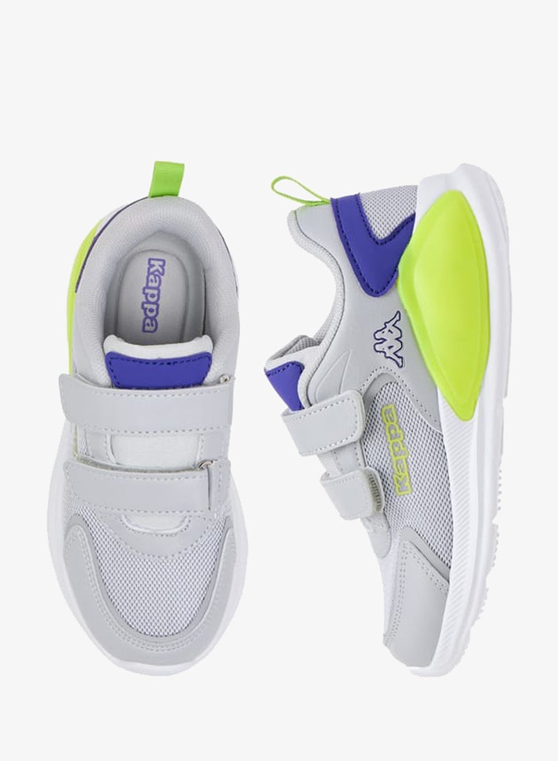 كابا حذاء رياضي للأولاد بتفاصيل شعار وإغلاق بشريط لاصق - Image 3