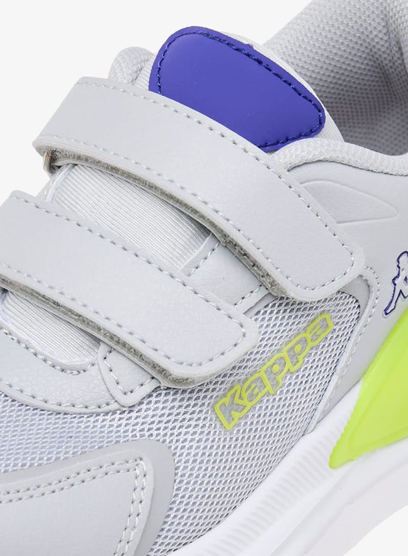 كابا حذاء رياضي للأولاد بتفاصيل شعار وإغلاق بشريط لاصق - Image 4