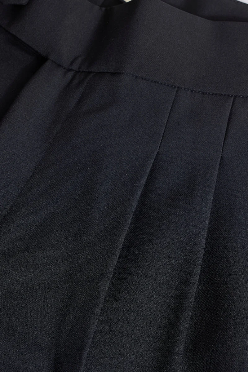 SNITCH بنطلون جوركا أسود بقصة ضيقة