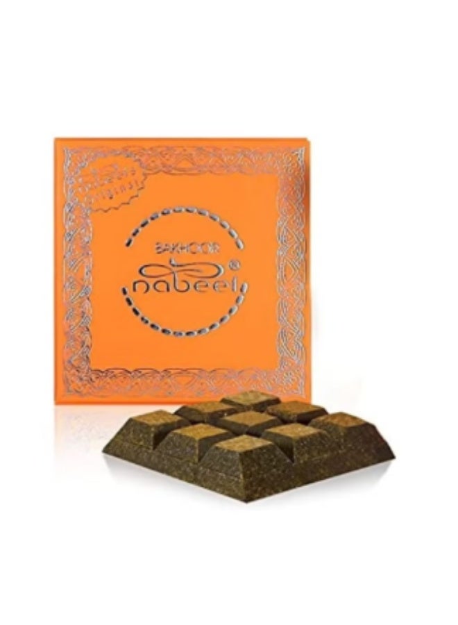 نبيل بخور نبيل الأصلي يُعرف برائحته الشرقية الغنية التي تملأ المنزل. رقائق خشبية تمتص زيوت العود العطرية.