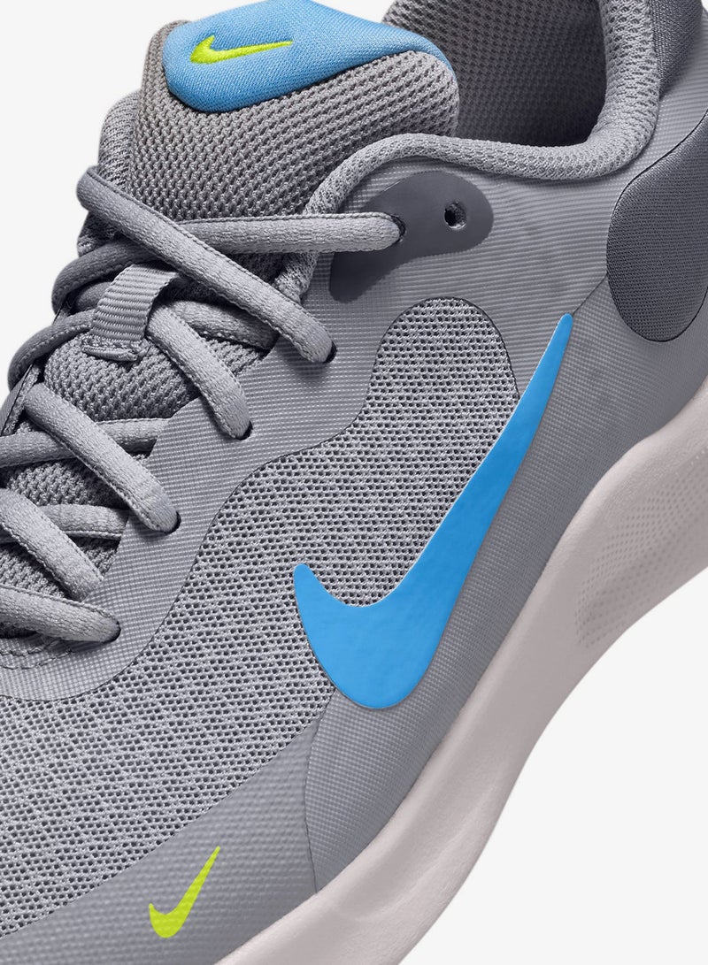 Nike Revolution 7 Older Kids' Road Running Shoes - Image 3