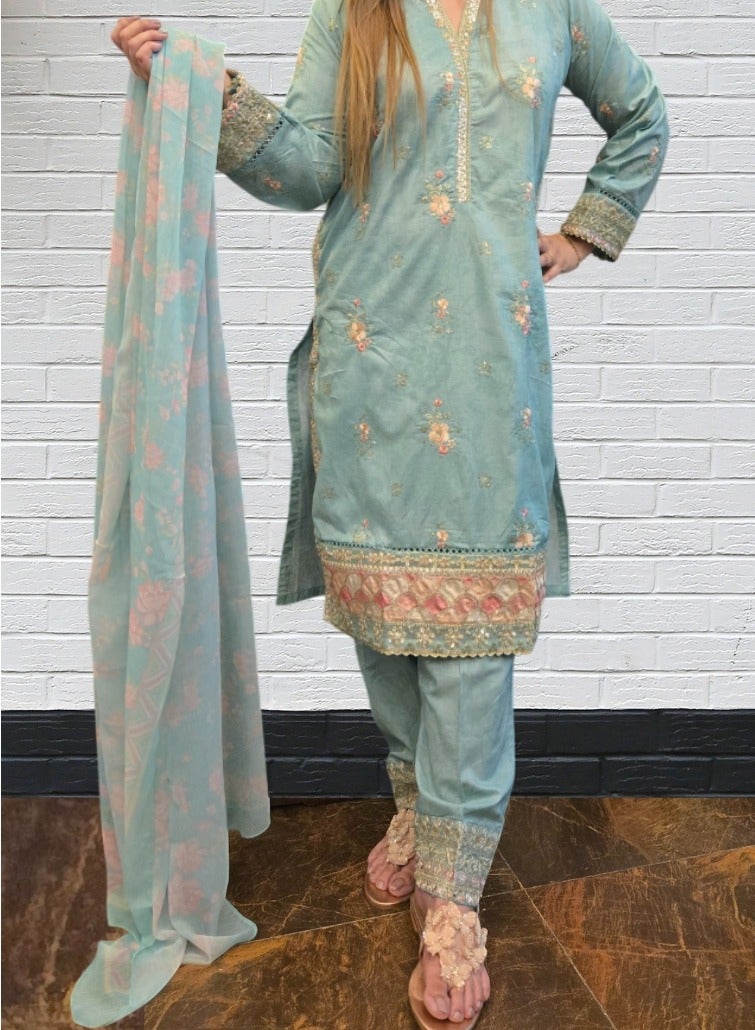 وينشيلز بدلة أنيقة مطرزة باللون الأخضر البحري مكونة من ثلاث قطع بخيط تيلا ودانتيل - مقاس كبير - Image 2