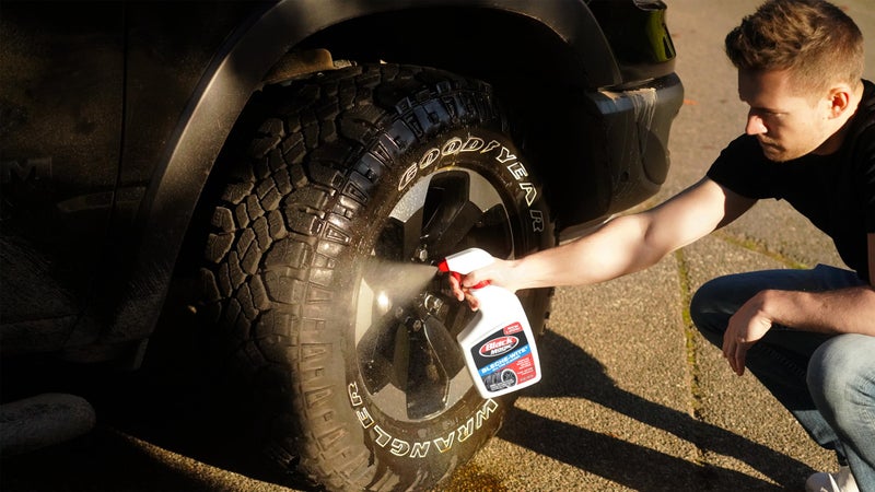 Black Magic 800002224 Bleche-Wite Tire Cleaner Trigger Spray - 32 oz. - Image 3