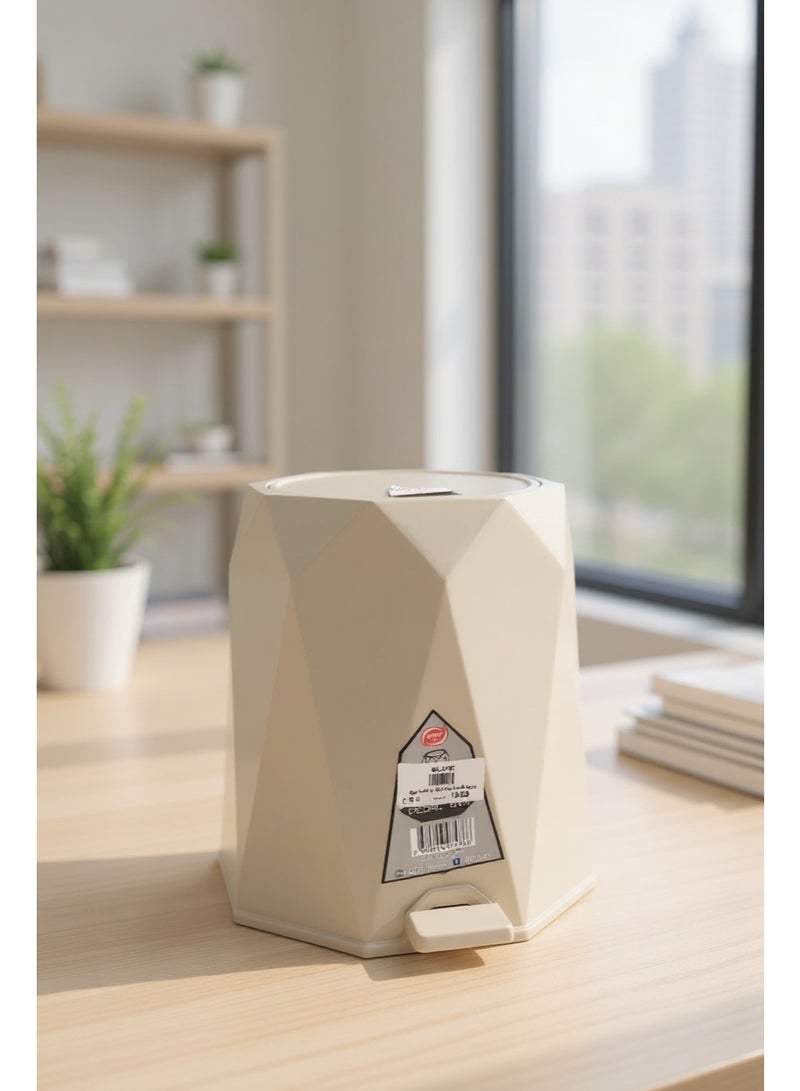 Living Plastic trash bin with a lid and pedal, width 20 cm and height 27 cm, beige color. - Image 2