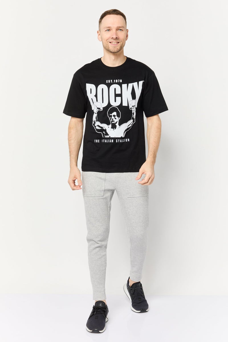 Rocky تي شيرت رجالي بأكمام قصيرة وياقة دائرية، شعار العلامة التجارية، أسود - Image 2