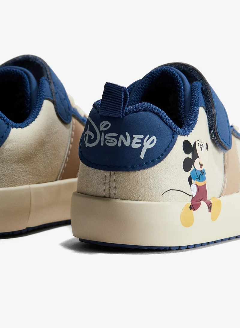 اتش اند ام حذاء رياضي مطبوع