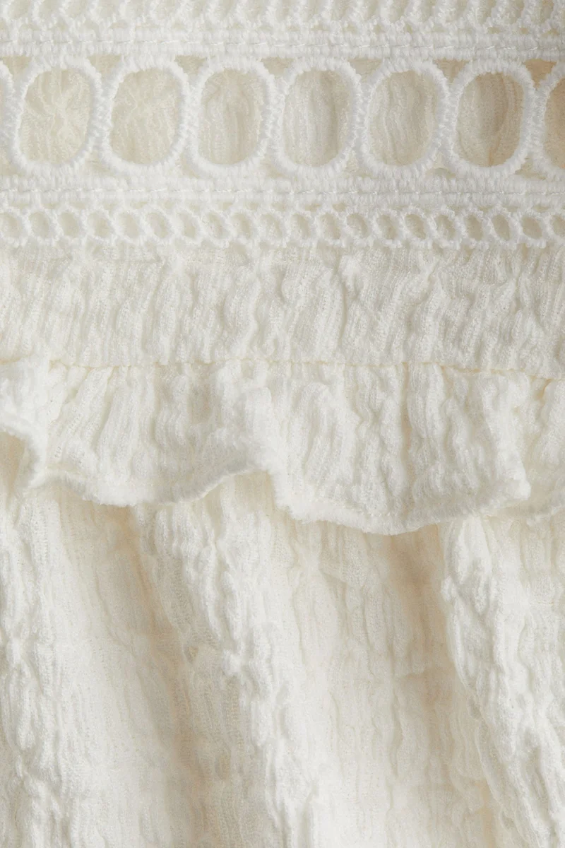 اتش اند ام بلوزة من نسيج جيرسيه بملمس بارز