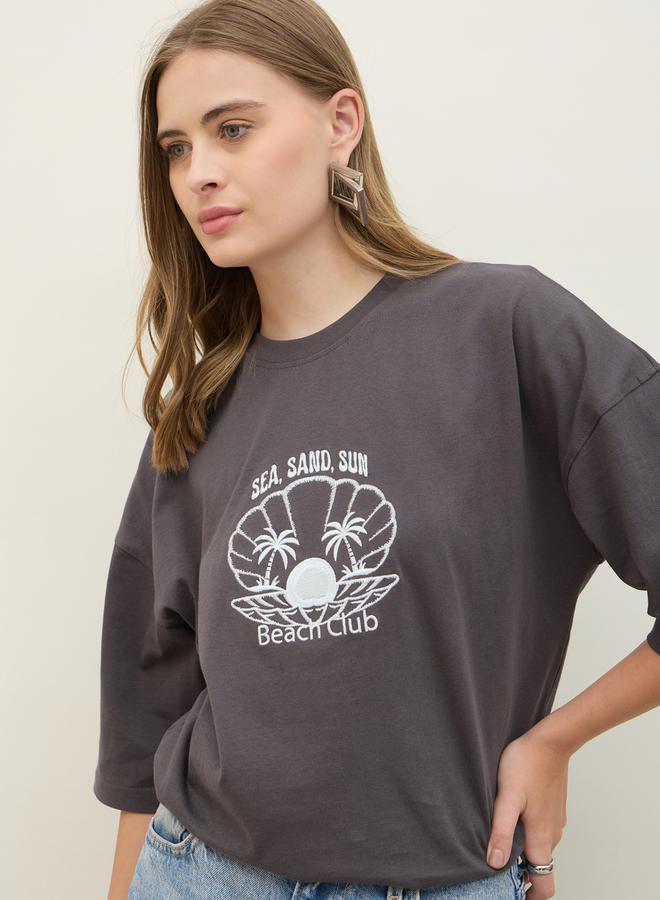 Styli Embroidered Dropped Shoulder Oversized T-Shirt - Image 4