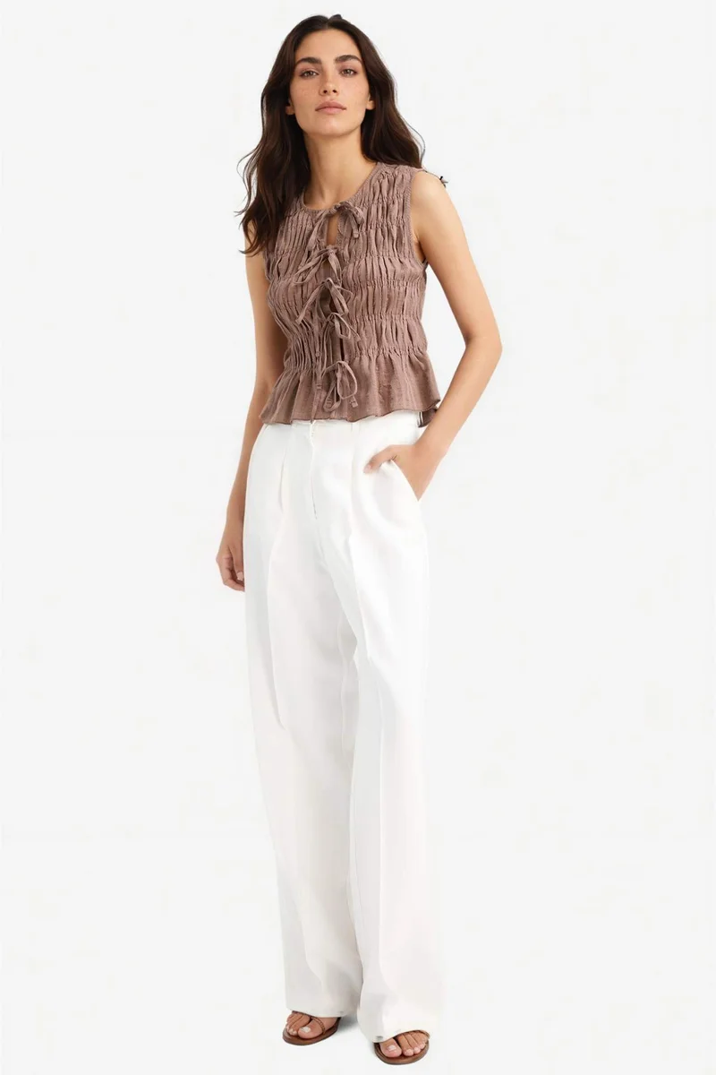 ديفاكتو Slim Fit Crew Neck Tie Front Sleeveless Blouse