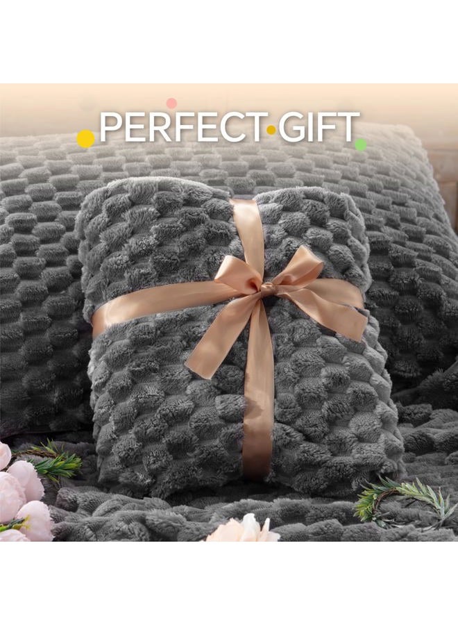 BEDELITE Fluffy Full Size Comforter Set - Dark Grey Fleece Soft Comforter for Full Size Bed, Luxury Warm Bedding Set for Winter, Fuzzy Bed Set 3 Pieces (1 Comforter, 2 Pillowcases) - Image 5