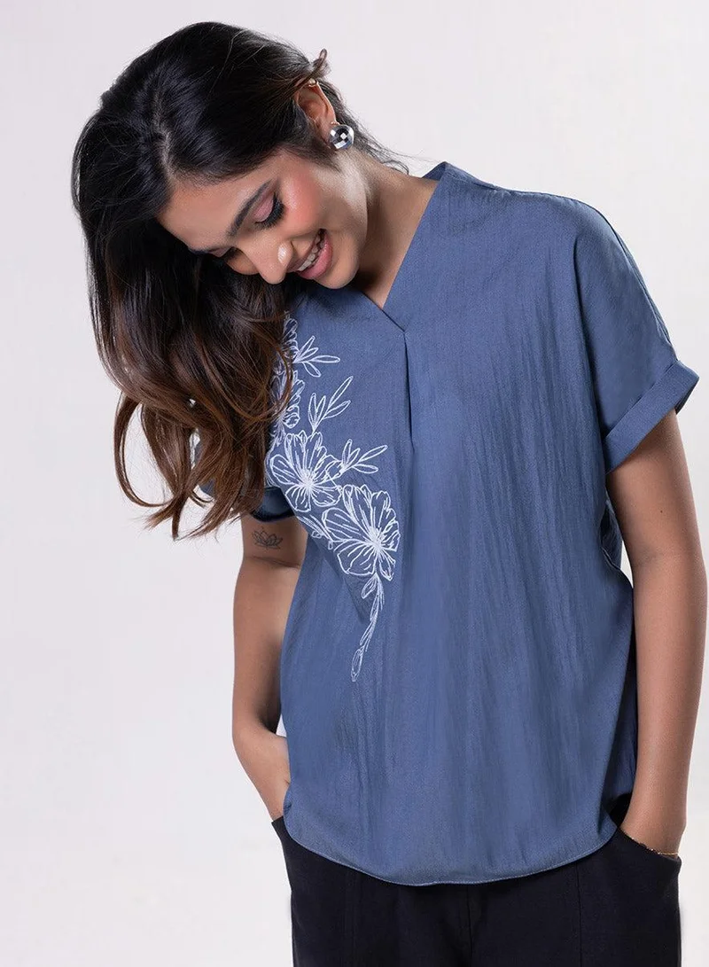 زجزاج Line Aligned Floral Embroidered Top