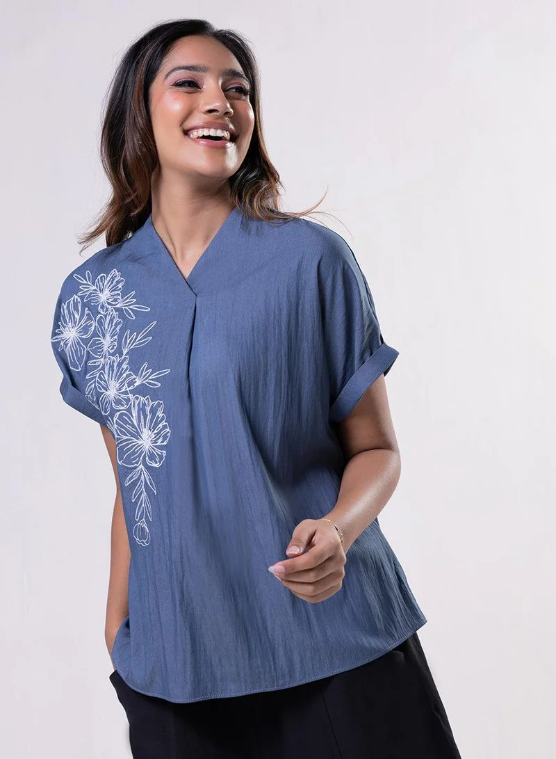 زجزاج Line Aligned Floral Embroidered Top