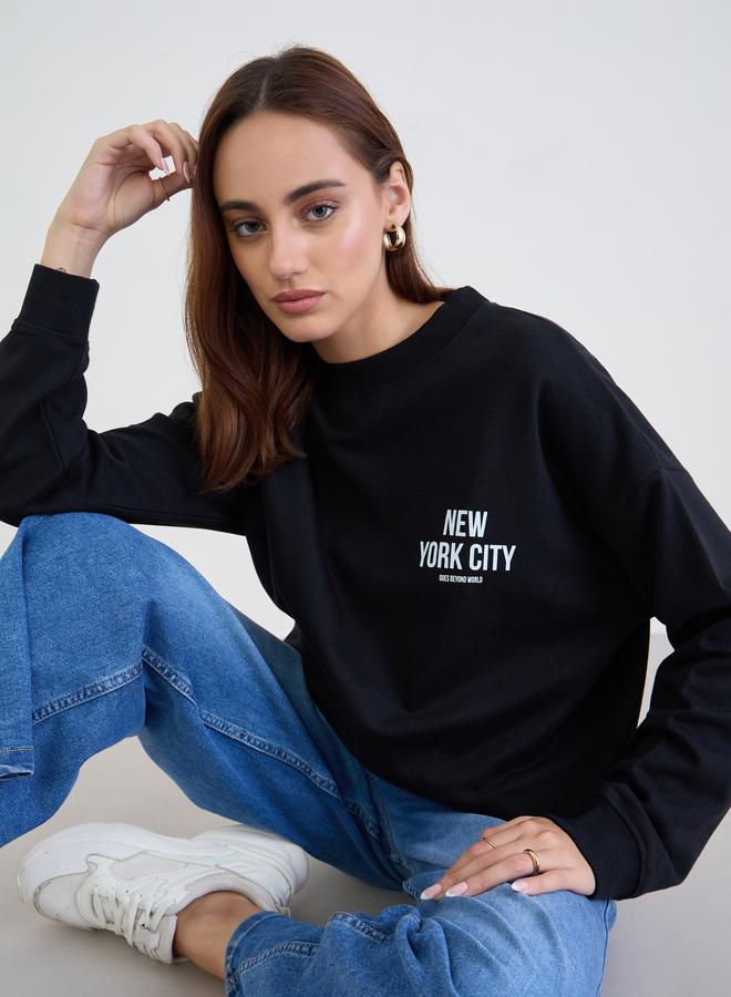 ستايلي سويت شيرت واسع أسود بطبعة كتابة - Image 1