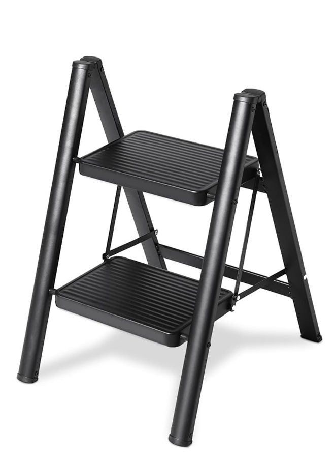 دبليو آي أن سلم قابل للطي من درجتين مع دواسة مضادة للانزلاق من الألومنيوم عالي التحمل يتحمل حتى 330 رطلاً، سلم خزانة مطبخ صغير للبالغين والأطفال باللون الأسود - Image 1