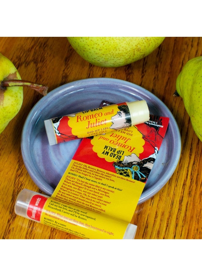 ذي أن إمبلويد فيلوسوفرز جيلد اقرأ مرطب الشفاه ماي ليبس النص الكامل لمشهد الشرفة روميو وجولييت تحت الملصق بنكهة الكمثرى ولم يتم الإساءة إلى الحيوانات في تصنيعه وصُنع في الولايات المتحدة الأمريكية من مكونات طبيعية ومستوردة. - Image 3
