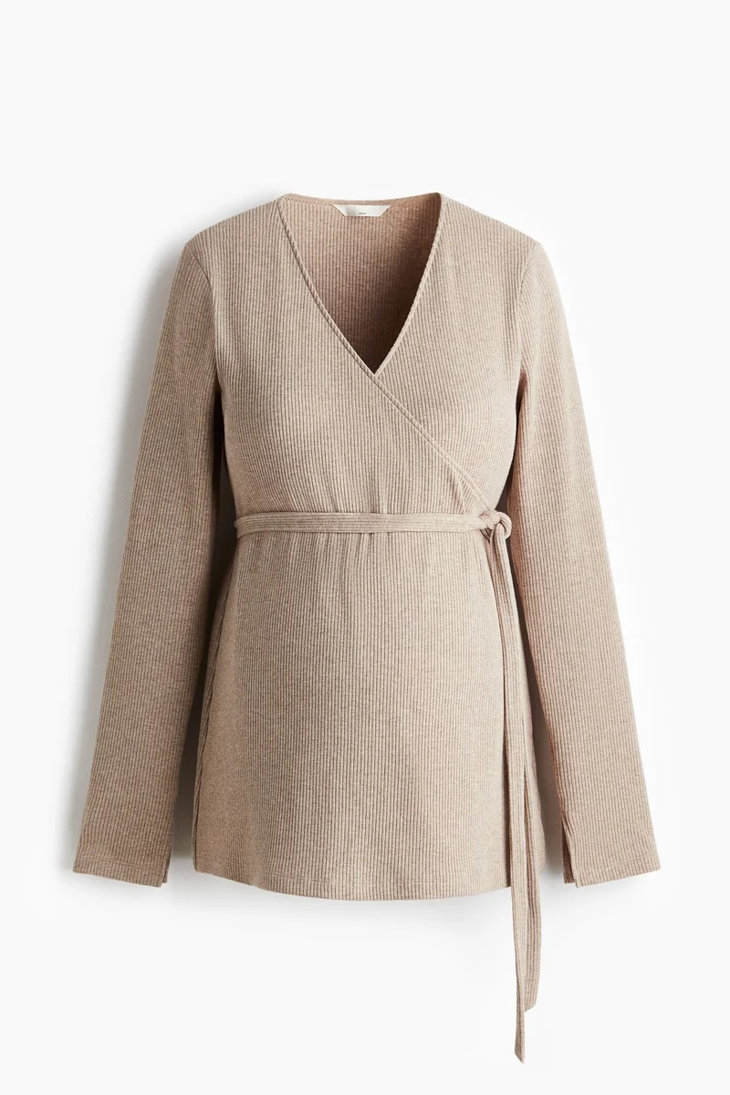 اتش اند ام بلوزة مرنة بتصميم ملفوف من تشكيلة ماما