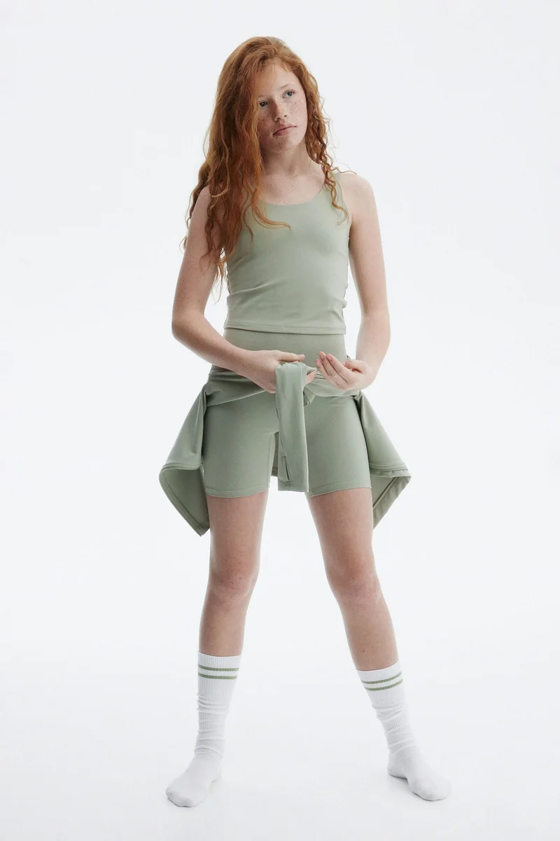 اتش اند ام شورت رياضي ضيق من نسيج سوفت موف