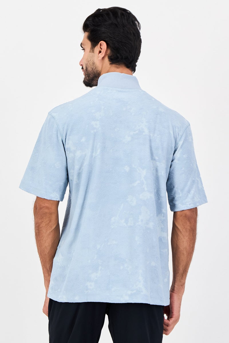 UNDER ARMOUR تي شيرت قصير الأكمام فضفاض للرجال برباط 1/4 في الهواء الطلق، متعدد الألوان - Image 2