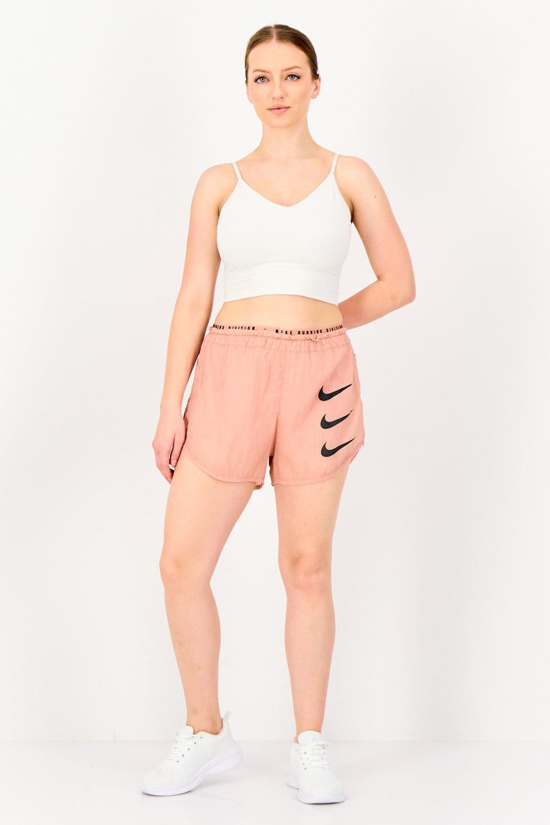 Nike شورتات جري نسائية قياسية مقاس 2 في 1، وردي - Image 2