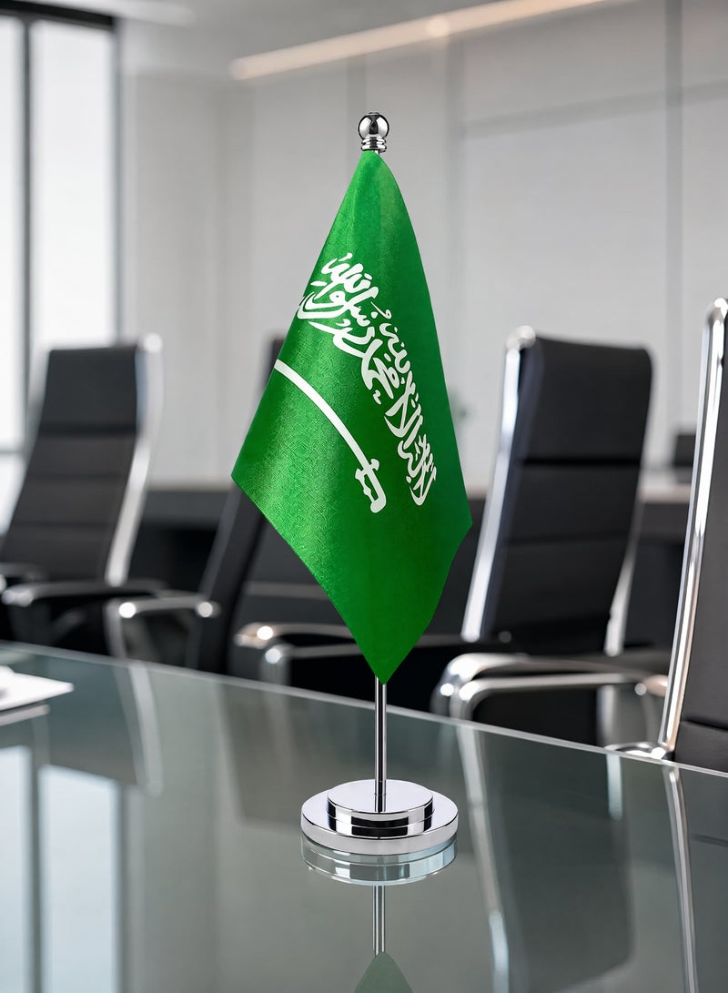 علم سعودي لسطح المكتب بقاعدة فضية فاخرة من DeluxeUSA - أعلام طاولة للمملكة العربية السعودية، علم سعودي صغير جدًا على عصا لسطح المكتب مع قاعدة، ديكور لحفلات المهرجانات الدولية وحفلات المملكة العربية السعودية، ديكور لسطح المكتب المنزلي - Image 5