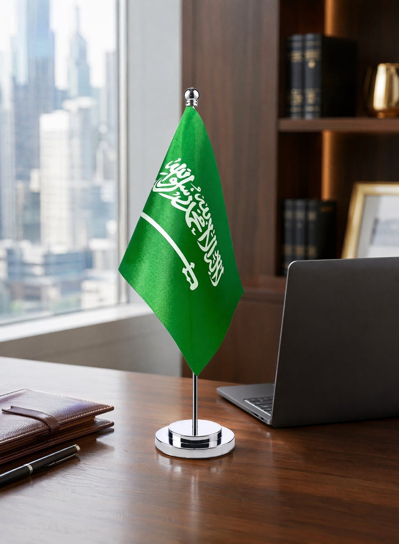 علم سعودي لسطح المكتب بقاعدة فضية فاخرة من DeluxeUSA - أعلام طاولة للمملكة العربية السعودية، علم سعودي صغير جدًا على عصا لسطح المكتب مع قاعدة، ديكور لحفلات المهرجانات الدولية وحفلات المملكة العربية السعودية، ديكور لسطح المكتب المنزلي - Image 4
