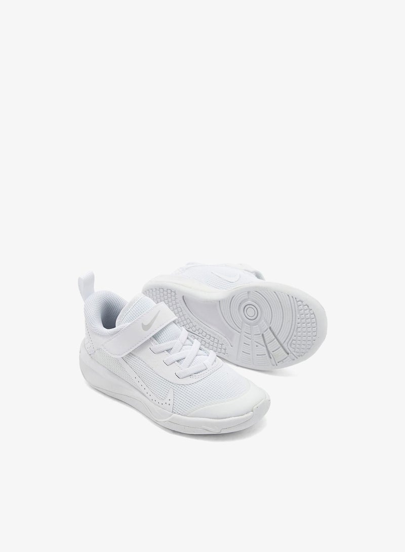 Nike Kids Omni Multi-Court - Image 3
