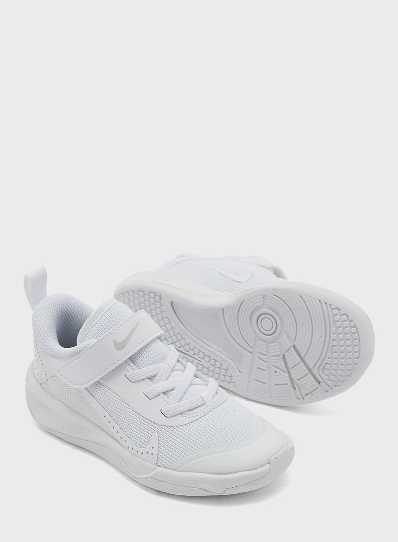 Nike Kids Omni Multi-Court  - Image 3