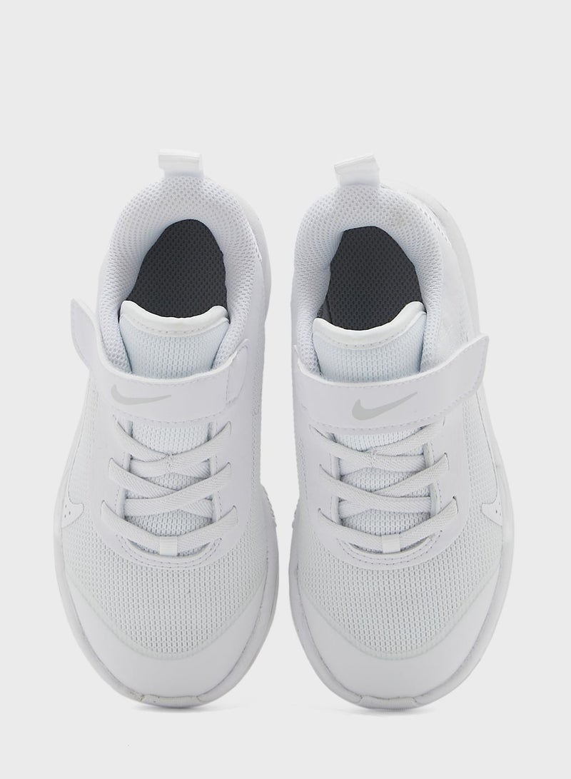 Nike Kids Omni Multi-Court  - Image 4