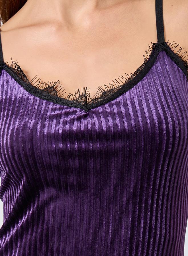 ستايلي قميص نوم مخمل مخطط بتفاصيل دانتيل - Image 3