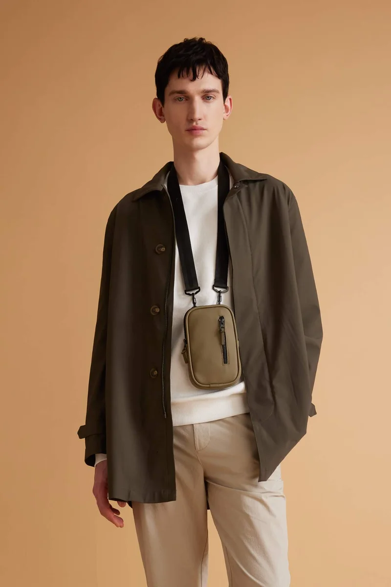 ديفاكتو Man Medium Faux Leather Phone Bag
