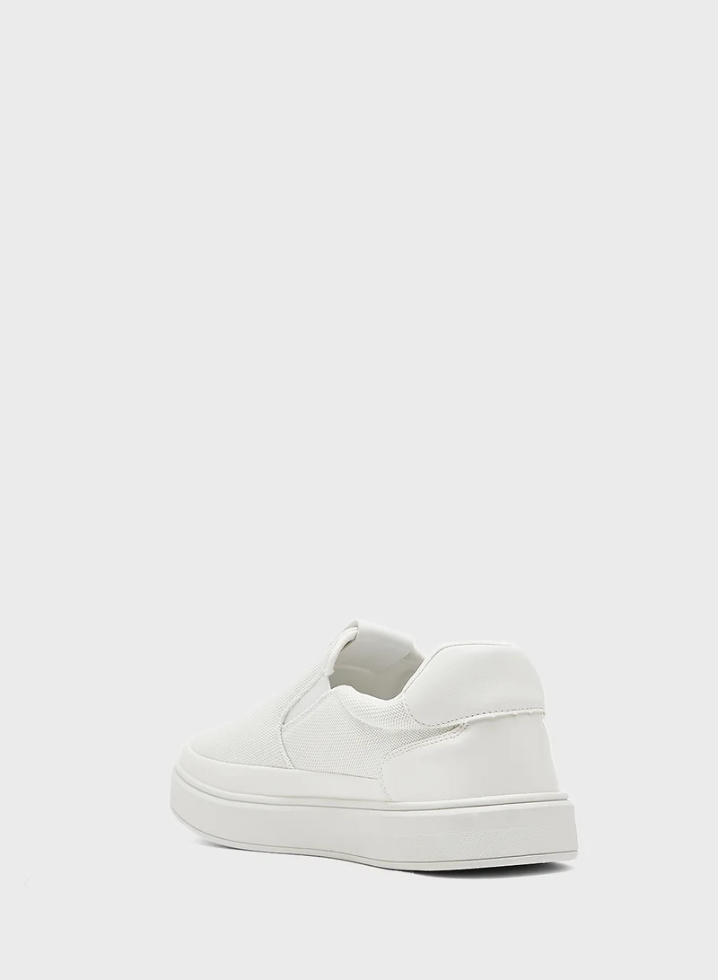 روبرت وود Casual Slip Ons