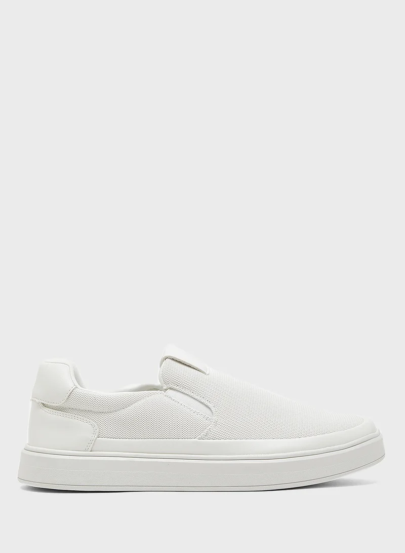 روبرت وود Casual Slip Ons