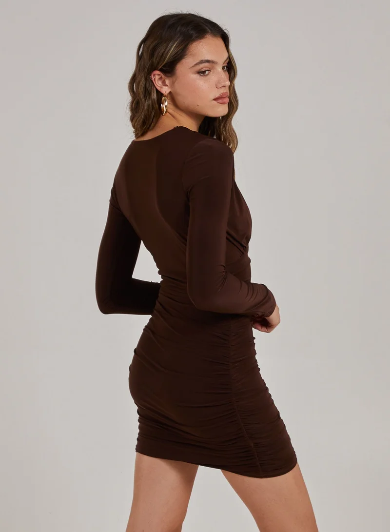 بينك فانيلا فستان طويل بأكمام طويلة وياقة على شكل حرف