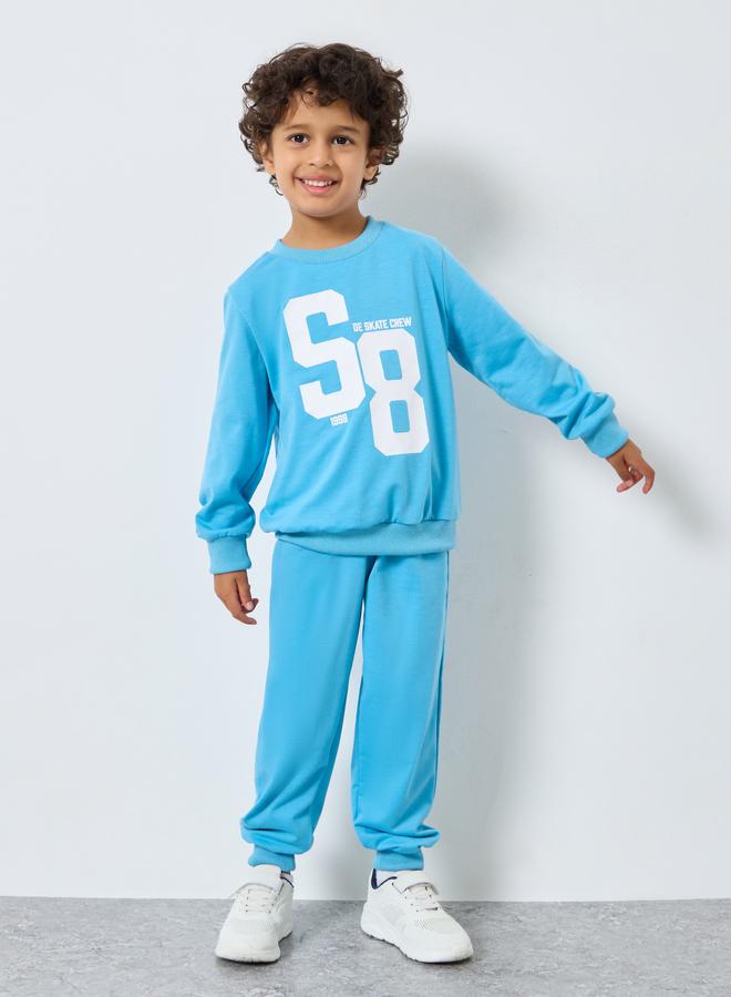 ستايلي طقم منسق من جوغر وسويت شيرت بطبعة جرافيك - Image 1