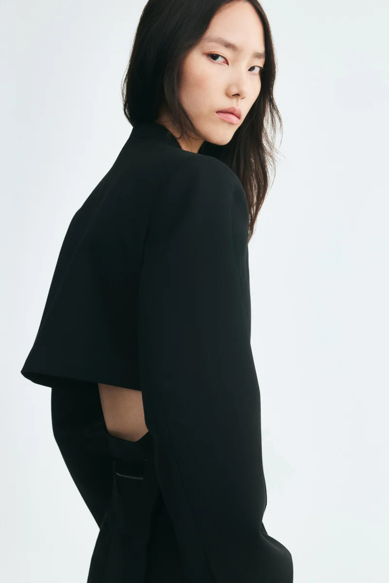 Cropped belt-detail blazer