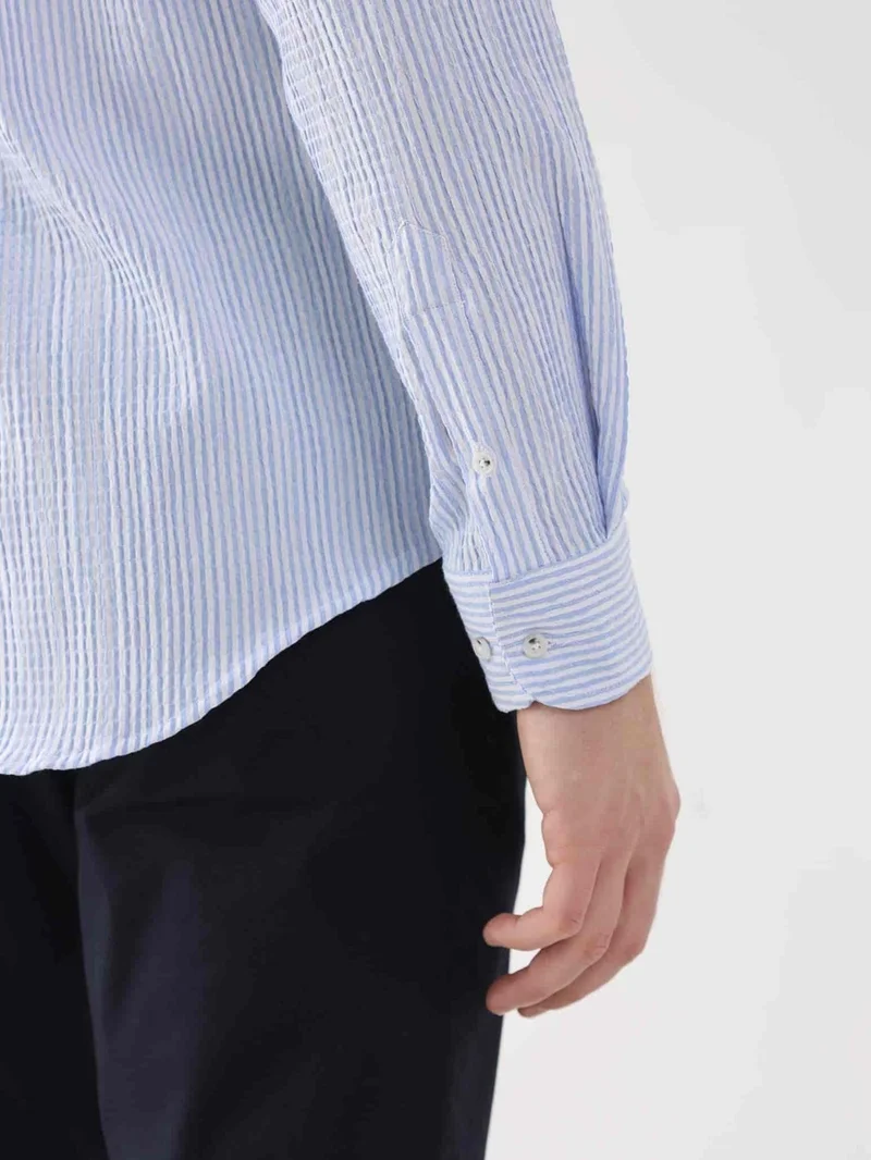 دوفي Light Blue Men's Slim Fit Button-Up Collar Long Sleeve Shirt