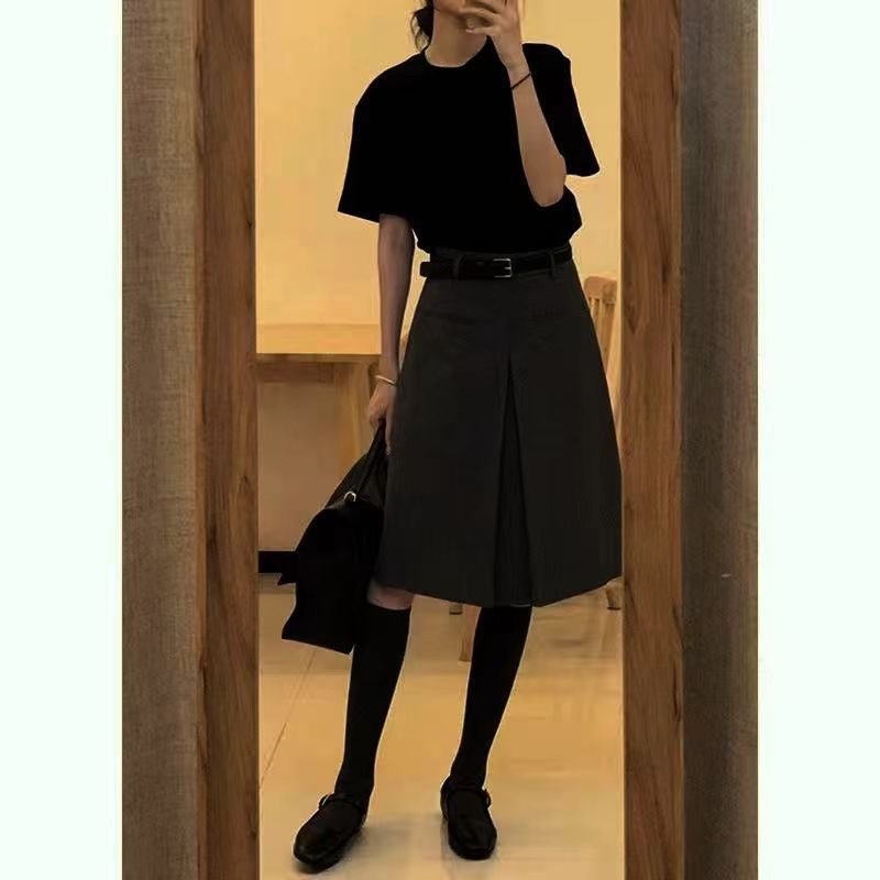 Suit Skirt Summer French Design Summer New Retro Elegant Black T-Shirt Pleated Skirt Two-Piece Set - Image 1