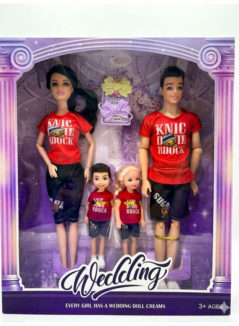 👨‍👩‍👧‍👦 لعبة عائلة العرائس Wedding Family Set – 4 شخصيات بملابس متناسقة وتصميم جذاب يعزز اللعب التخيلي. 🎨 مثالية لابتكار قصص ممتعة وتنمية خيال الأطفال بألوان وتفاصيل محببة +3 سنوات.