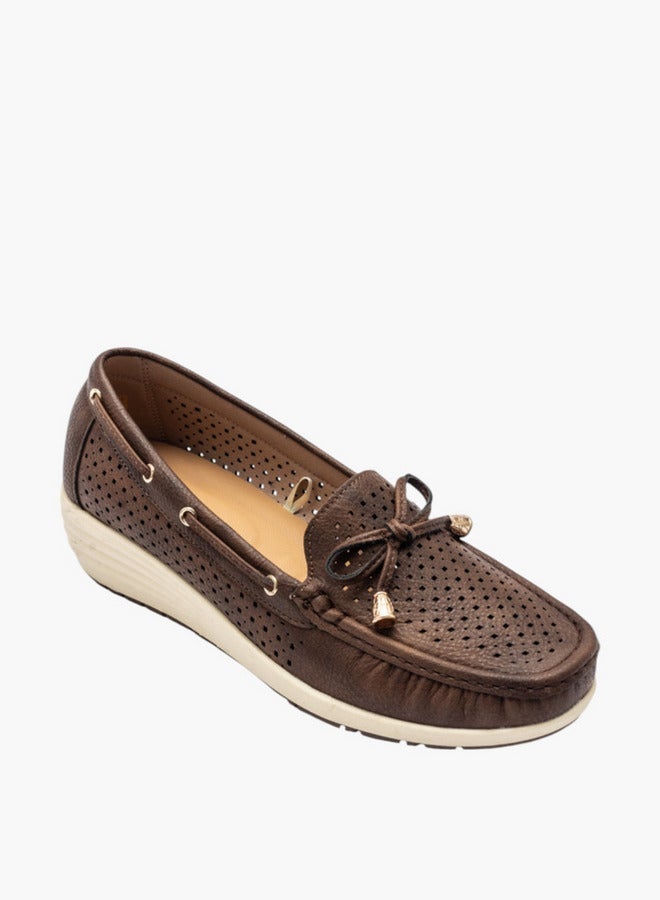 لو كونفورت موكاسينز سليب أون بنقوش مع تفاصيل فيونكة - Image 1