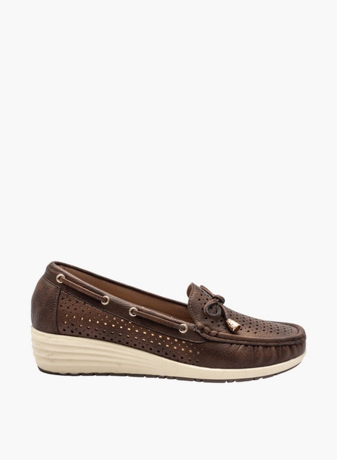 لو كونفورت موكاسينز سليب أون بنقوش مع تفاصيل فيونكة - Image 2